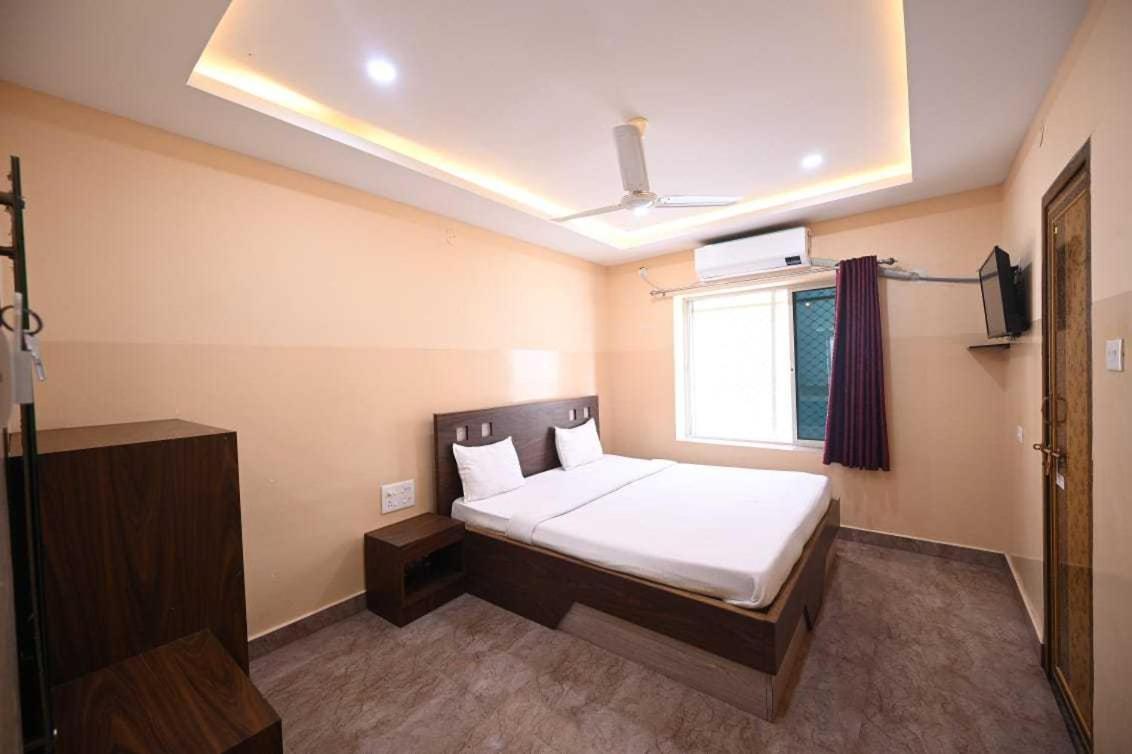 Oyo Flagship Hotel New Moon Inn Puri Bagian luar foto