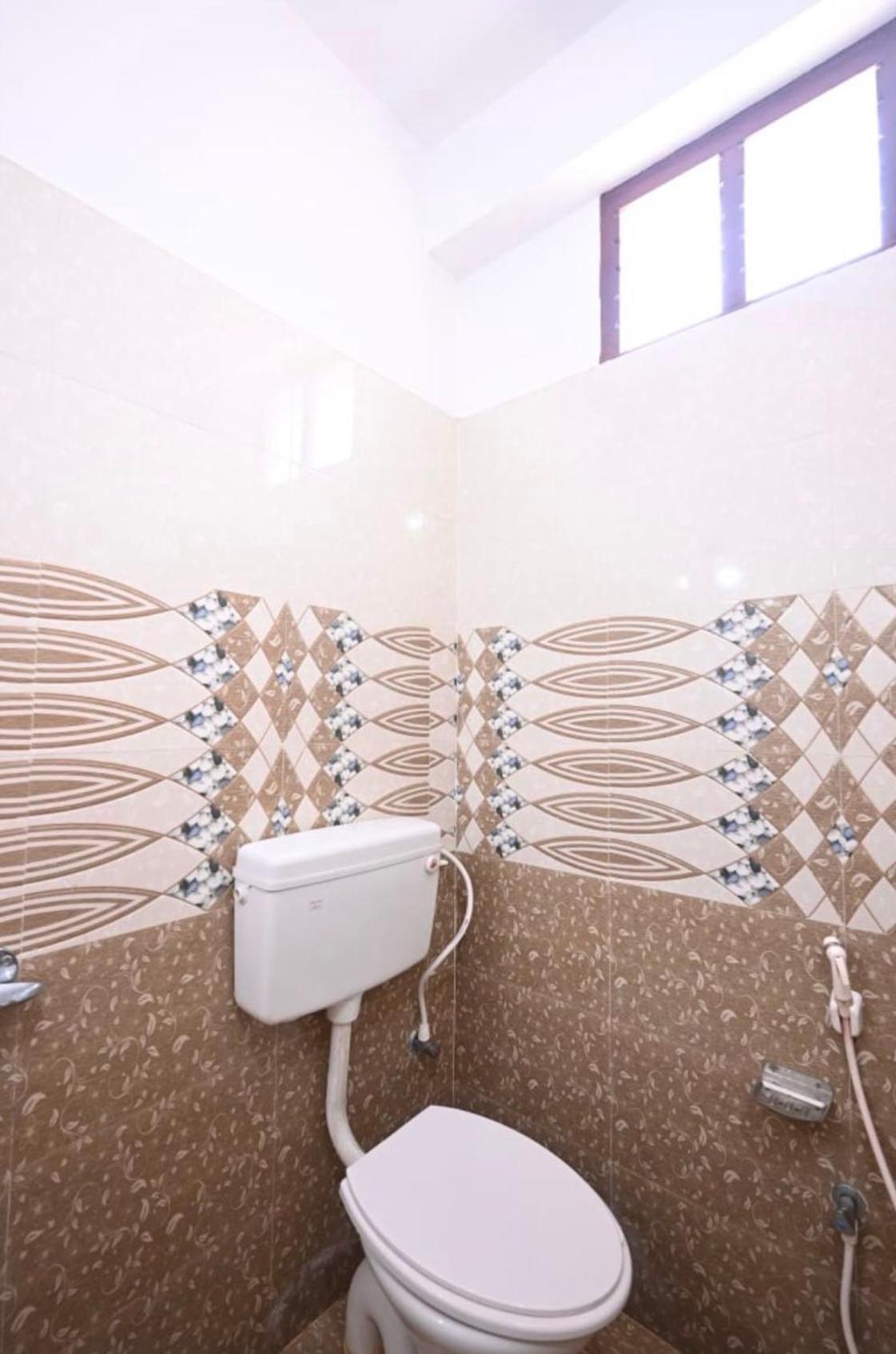 Oyo Flagship Hotel New Moon Inn Puri Bagian luar foto